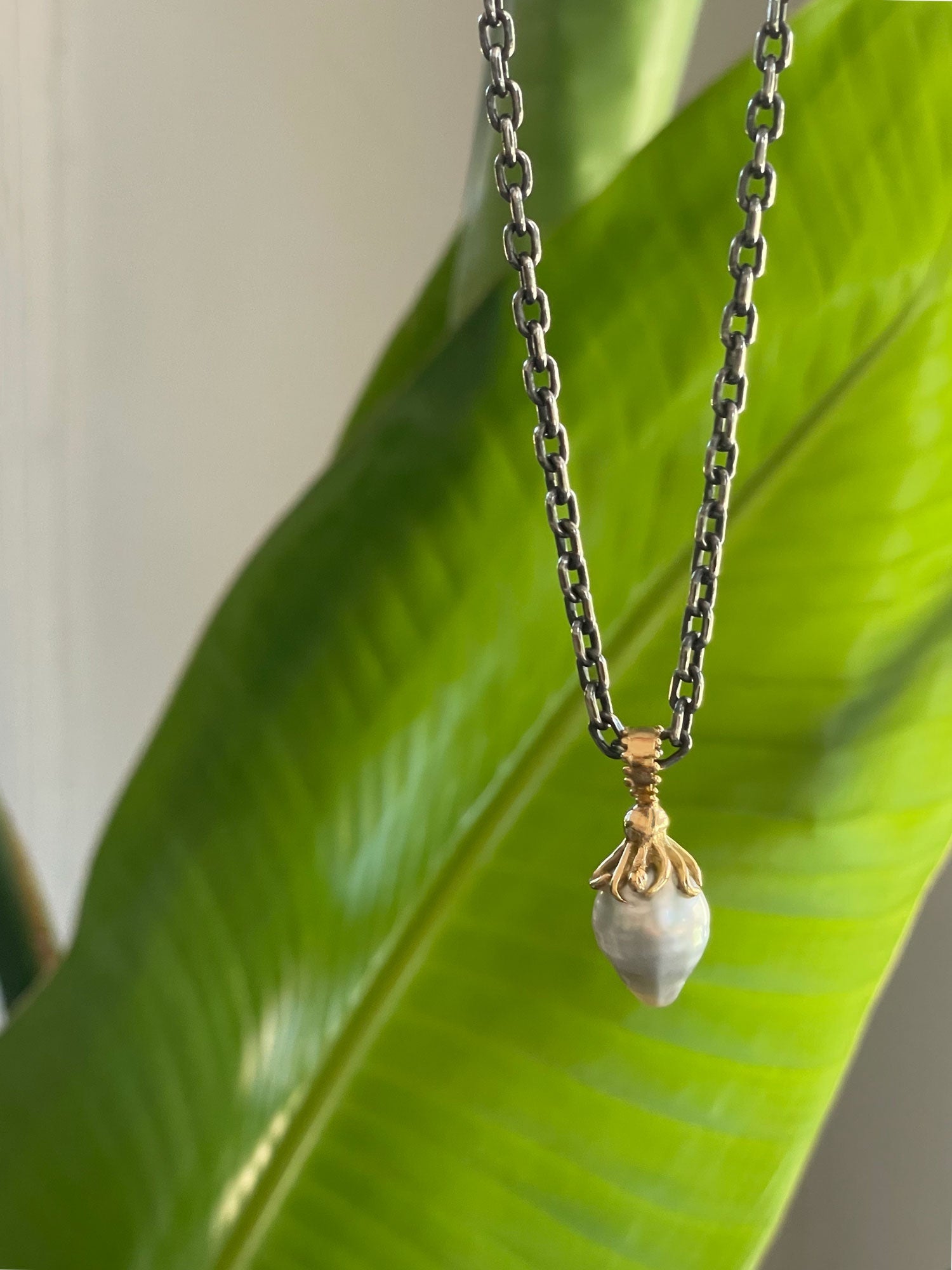 MERCURY-FREE GOLD OCTOPUS PEARL NECKLACE - Paz Lifestyle 