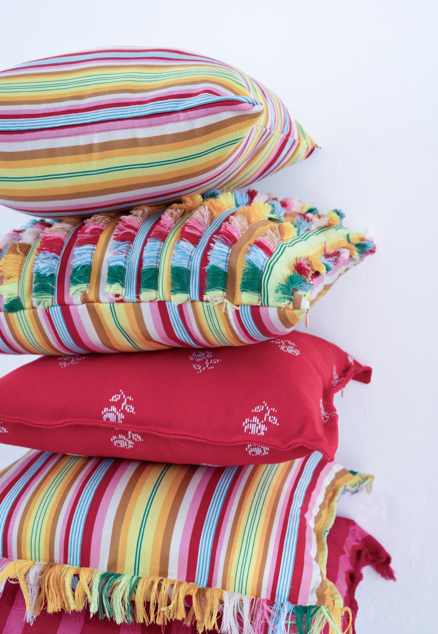 CUSHION COVER MULTICOLOR THIN STRIPES