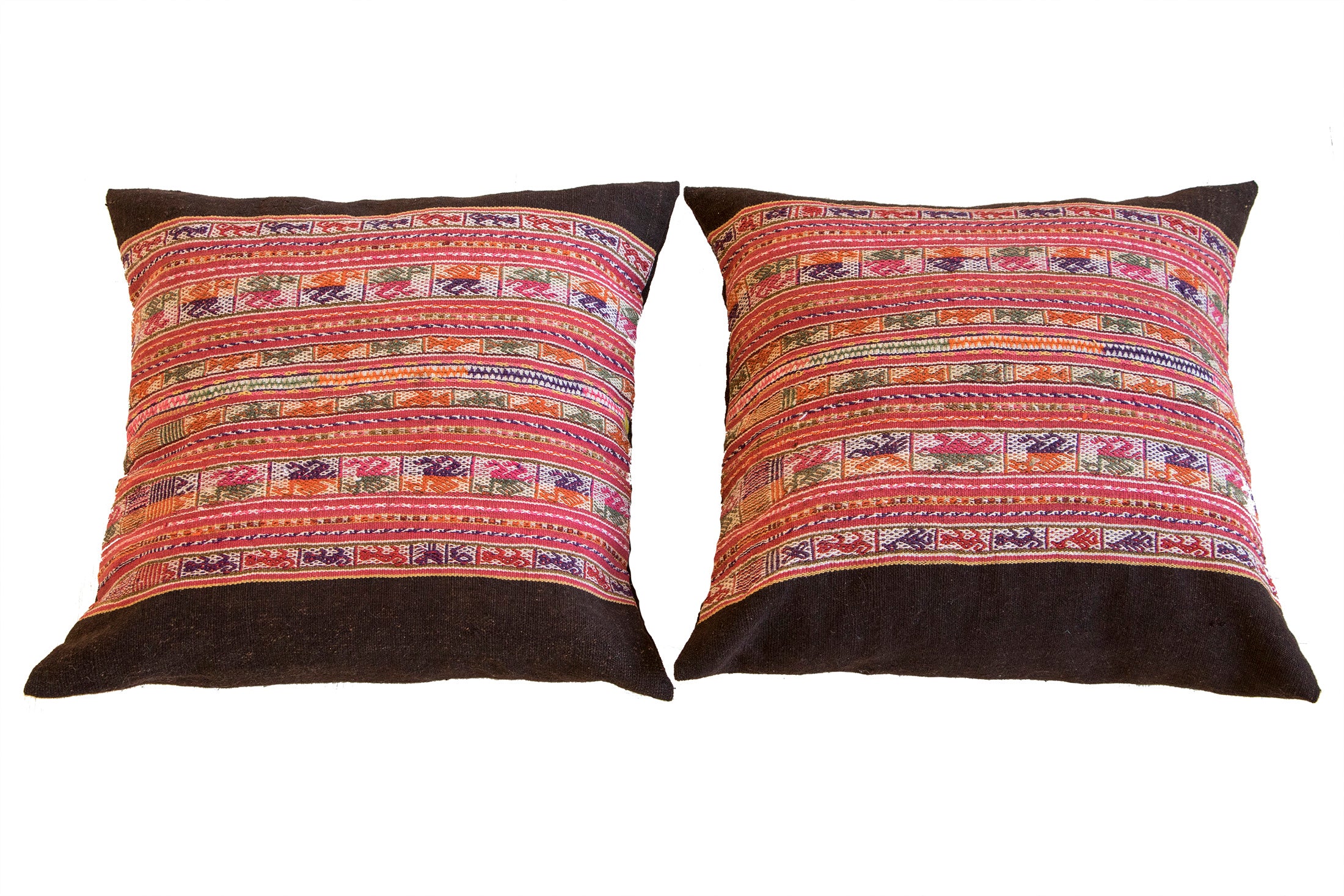  Sustainable lifestyle brand Ponchos Rojas handmade throw pillows at PazLifestyle.com 